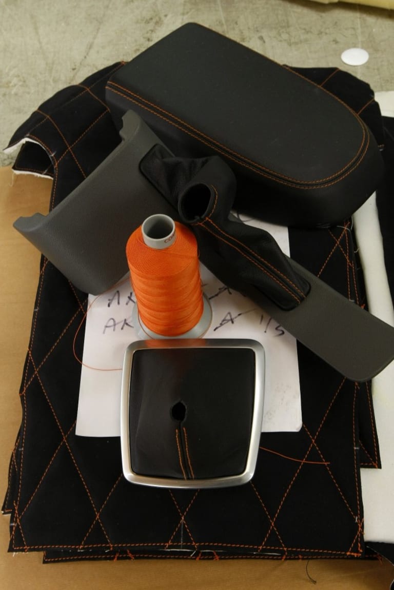 SPORTAUTO - LE MANS CLASSIC PREPARATION 25/05/2010 TO 01/06/2010 - MANTES-LA-GARENNE-COLOMBES-OUZOUER-LE-VOULGY-LE-MANS-PHOTO : CLAUDE SAULNIER