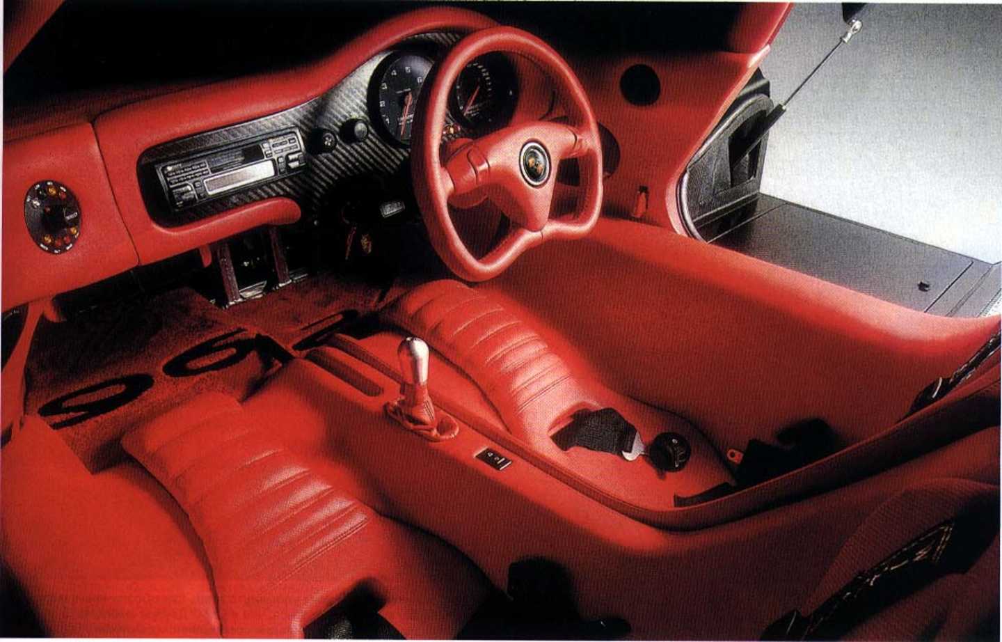 Intérieur rouge cuir de la 962 Le Mans