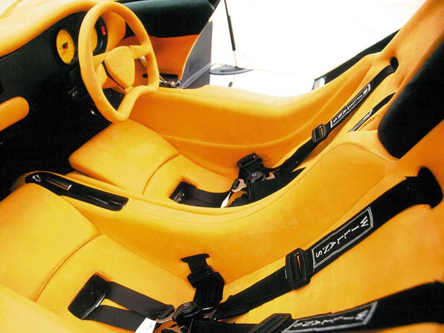 Intérieur cuir jaune de la 962 Le Mans