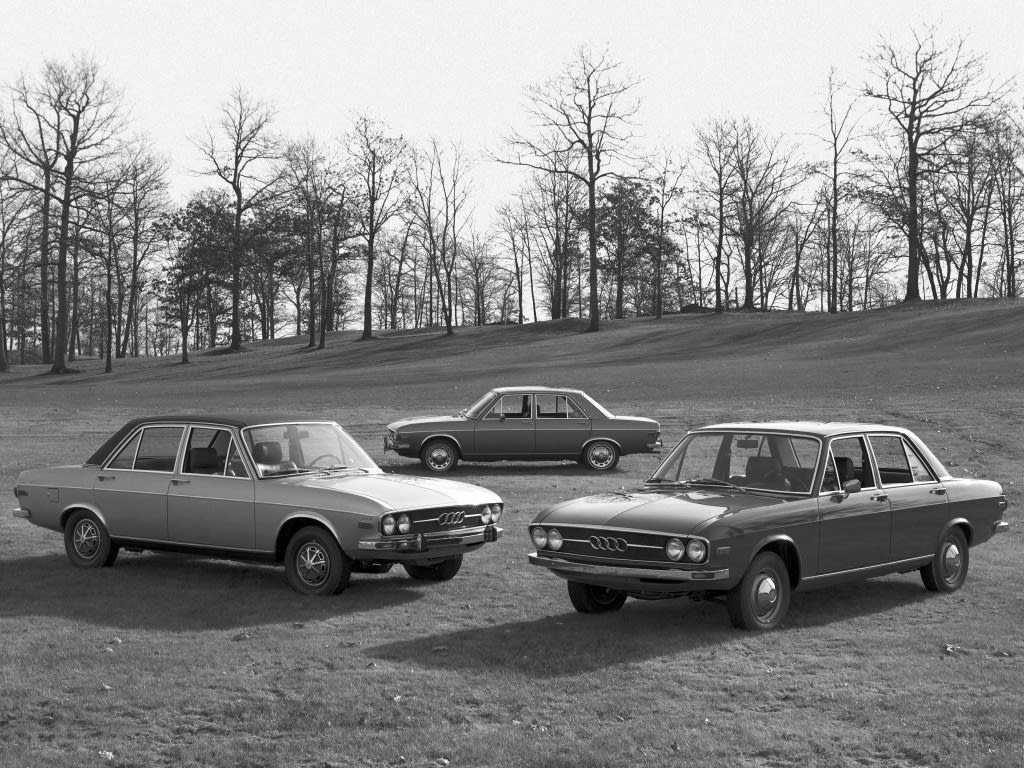 La concurrence interne était rude, avec l'Audi 100 C1 (en haut) et la Volkswagen K70 (en bas)