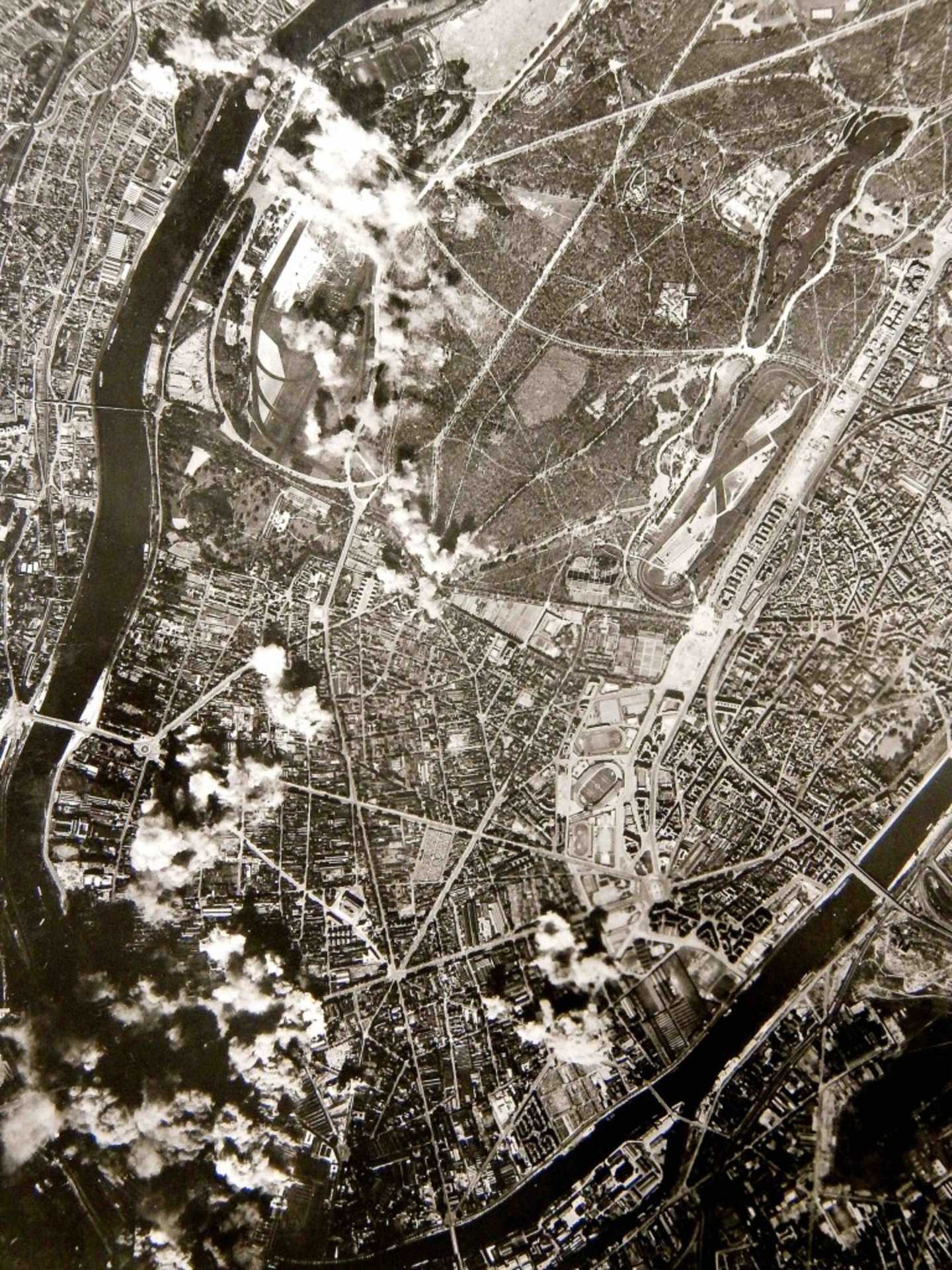 Bombardement des usines Renault à Billancourt à la fin de la guerre !