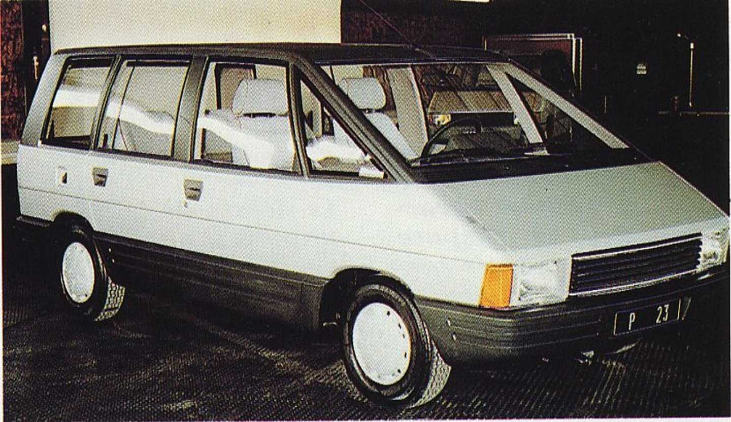 Le P23, dernier proto de la série, est déjà proche de ce que sera l'Espace, et se base sur une Renault 18, abandonnant toute référence Peugeot/Talbot !
