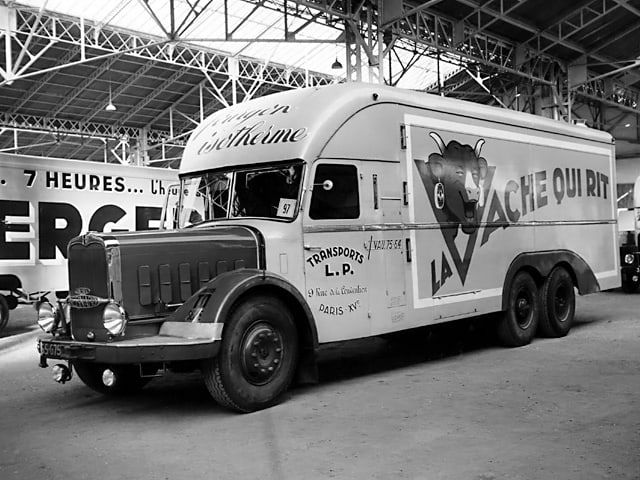 Deux Camions Bernard de 1952 et 1953