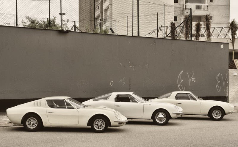 De gauche à droite: une GT "VW" sur base Karmann-Ghia, une GT "DKW", et au dernier plan une DKW GT Malzoni