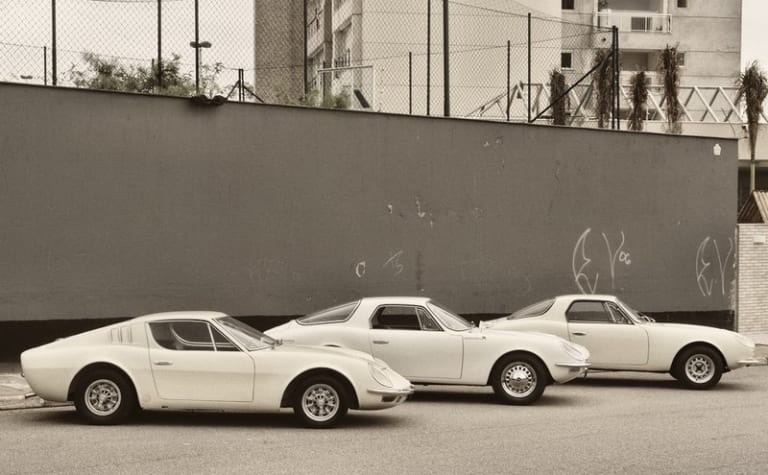 De gauche à droite: une GT "VW" sur base Karmann-Ghia, une GT "DKW", et au dernier plan une DKW GT Malzoni