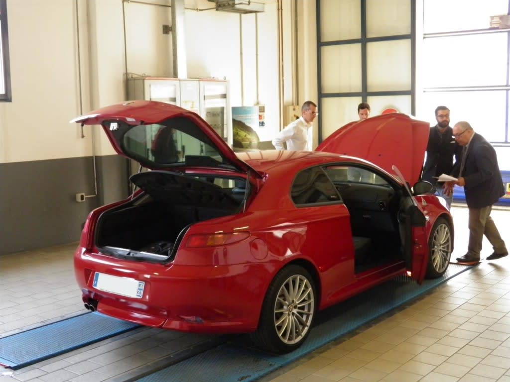 L'homologation à Milan, en avril 2011, de la GT de Boris par le RIAR !