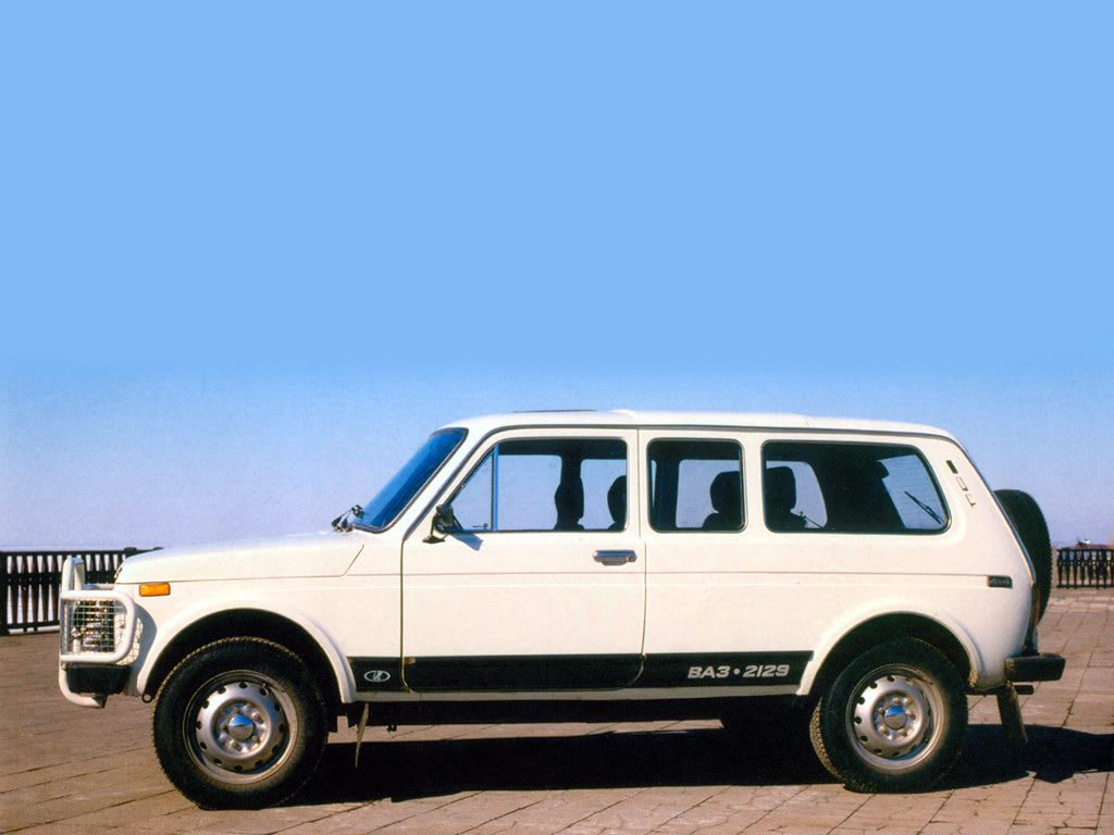La Niva en version LWB 3 portes (en haut) et pick up (en bas), appelée 2129 !