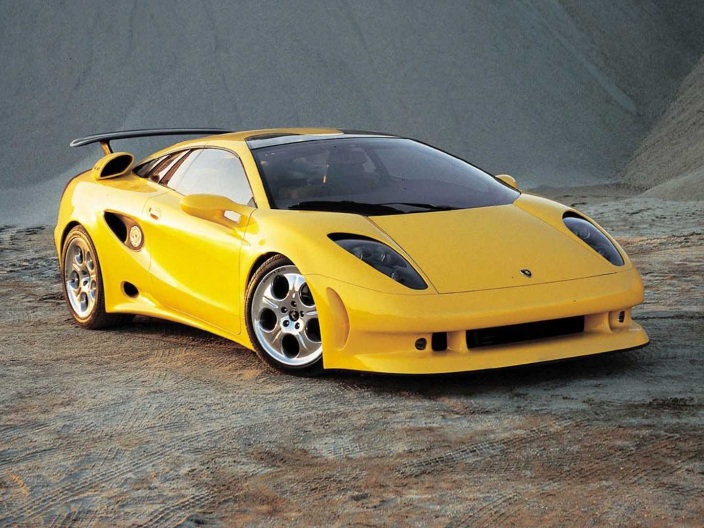 La Lamborghini Cala reprenait les principes de la P140 en 1995, avec son V10 !