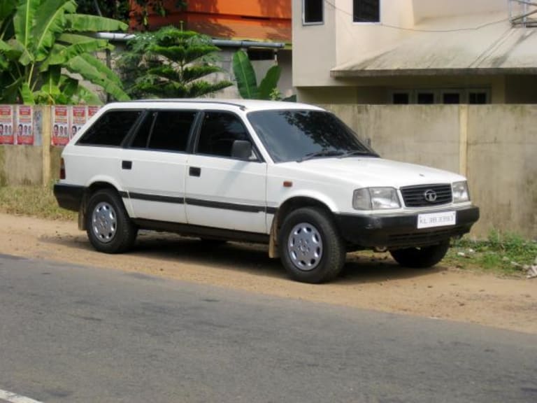 Si la ressemblance avec une Mercedes est frappante, il s'agit juste d'une inspiration !