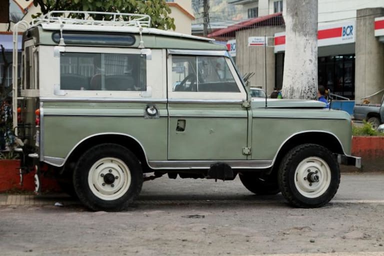 Land Rover 03