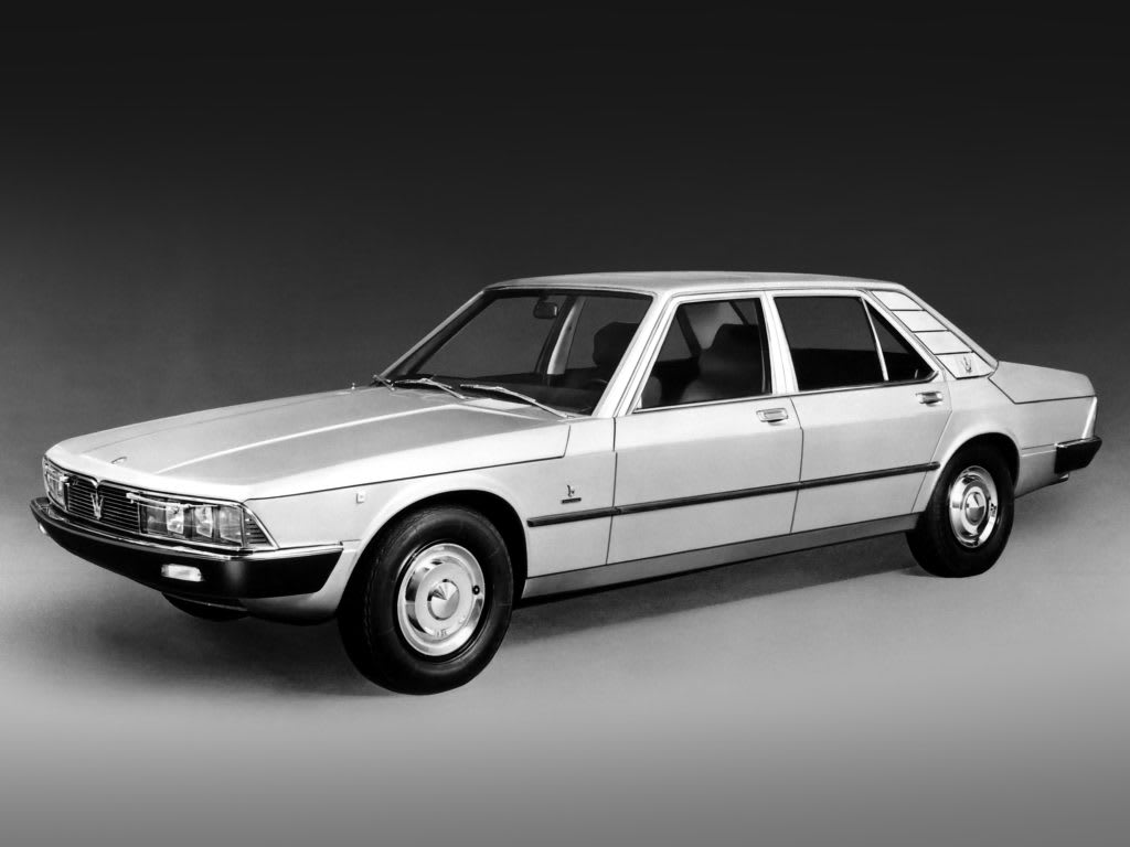 Avec Citroën, la Quattroporte rentre dans la modernité: style signé Gandini, traction avant, suspensions hydrauliques !