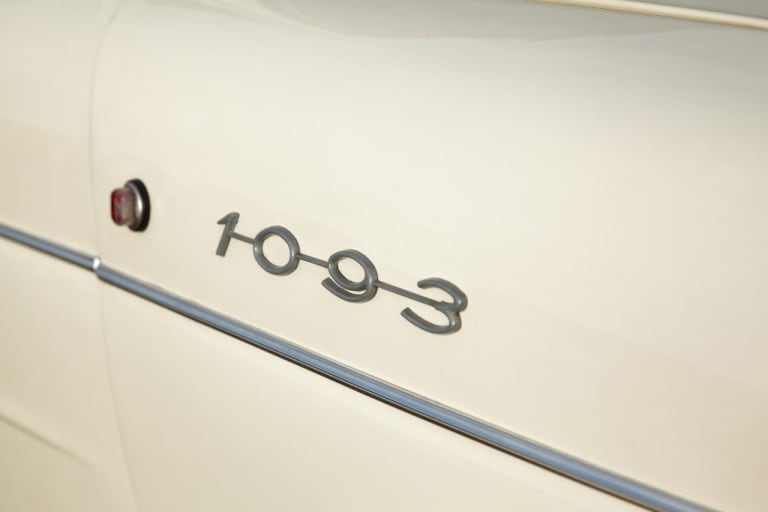 Zoom sur le sigle 1093