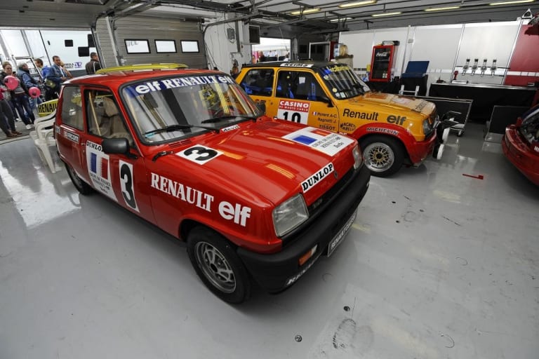 La Groupe 2 pose avec une R5 Alpine Coupe !