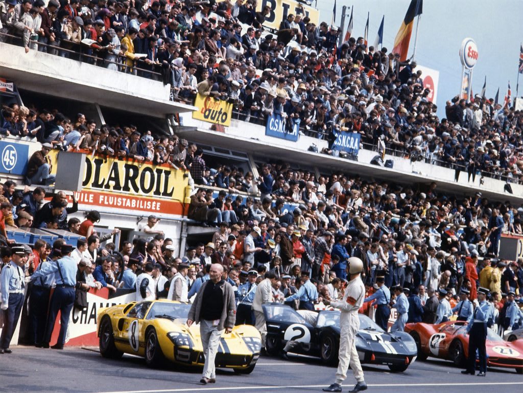 Les GT40 sont au départ en 1966 !!!