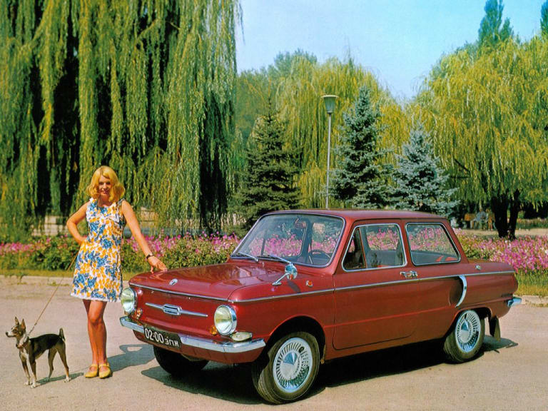 La 968 remplace la 966 en 1969, avec notamment une nouvelle face avant !