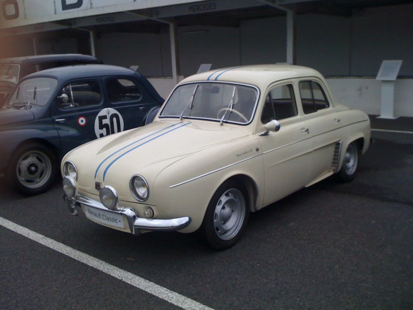 La Dauphine 1093 restaurée par Renault Classic n'attend plus que moi !