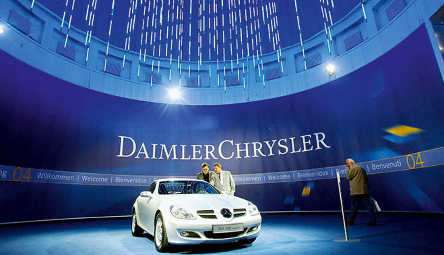 Showroom DaimlerChrysler, on y voit une SLK 200