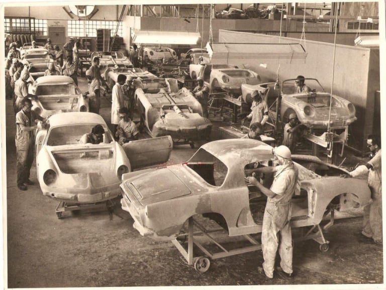 La "chaîne de montage" des Interlagos à l'usine Sao Bernardo do Campo. Au premier plan, une Interlagos Coupe en construction !