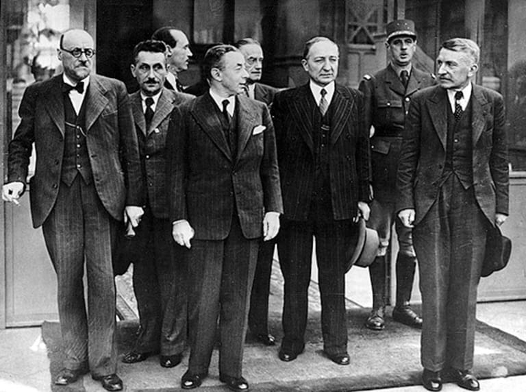 Chichery, c'est le deuxième en partant de la gauche !