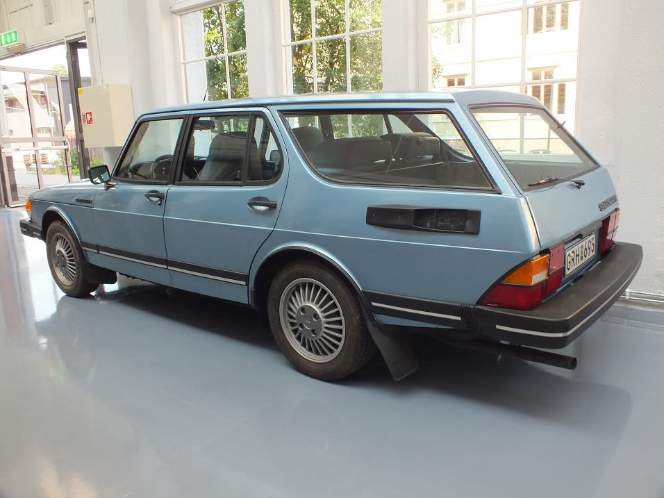 La première version, datant de 1980, se trouve au Musée Saab, et a gardé son "flat nose"