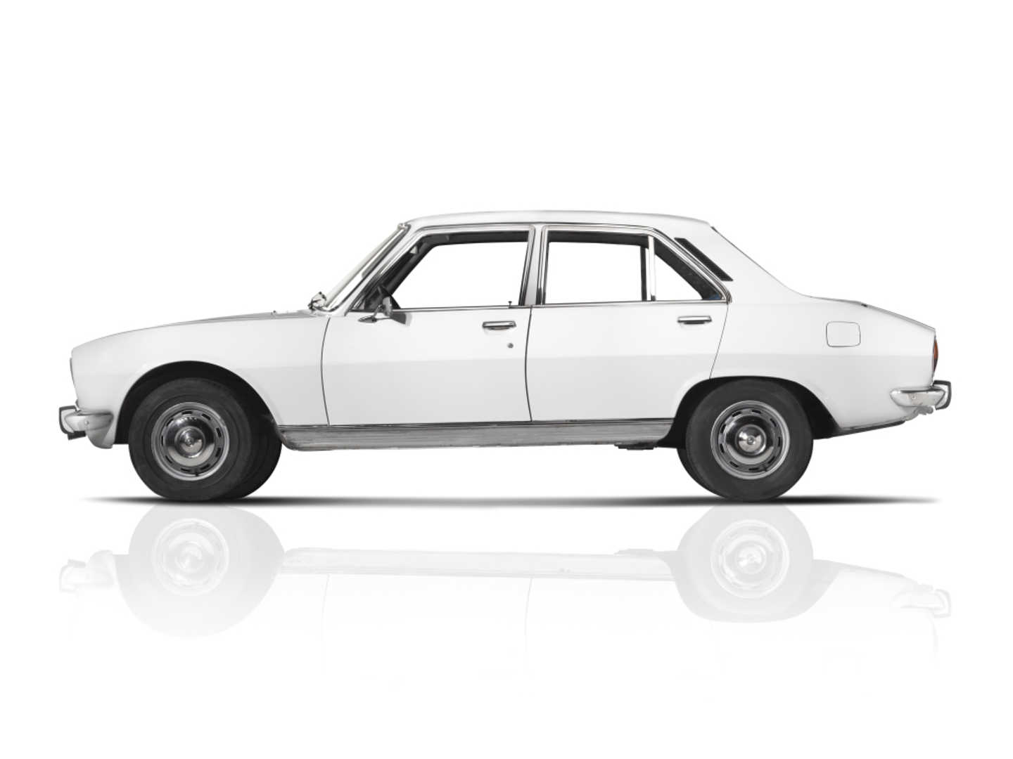 Vue de profil de la Peugeot 504