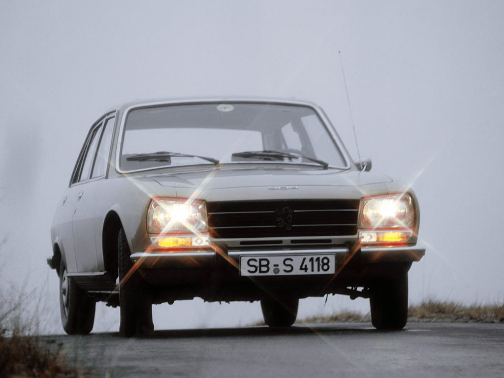 Peugeot 504 phares allumés