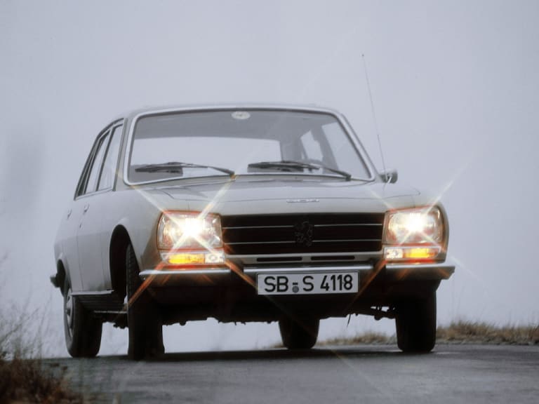 Peugeot 504 phares allumés