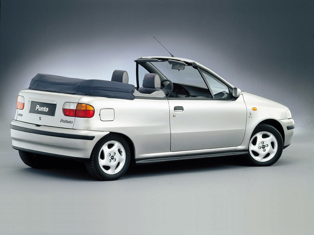 Punto Cabriolet blanche de trois quarts arrière