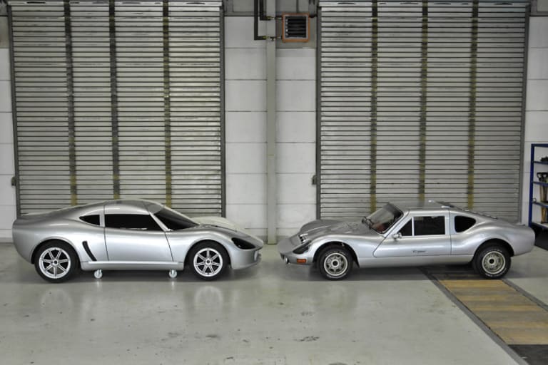 La maquette de la RS 2000 face à son ancêtre, la RS 1000