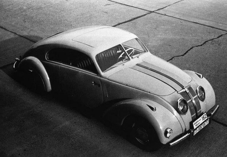 L'Adler était disponible en berline, coupé (en haut) ou cabriolet Karmann (en bas)