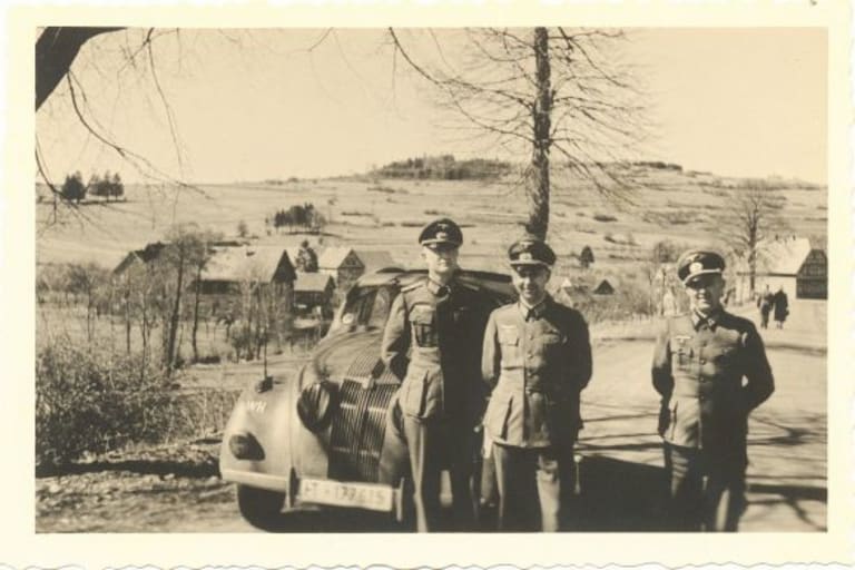 Une Adler 2.5 litres pendant la guerre