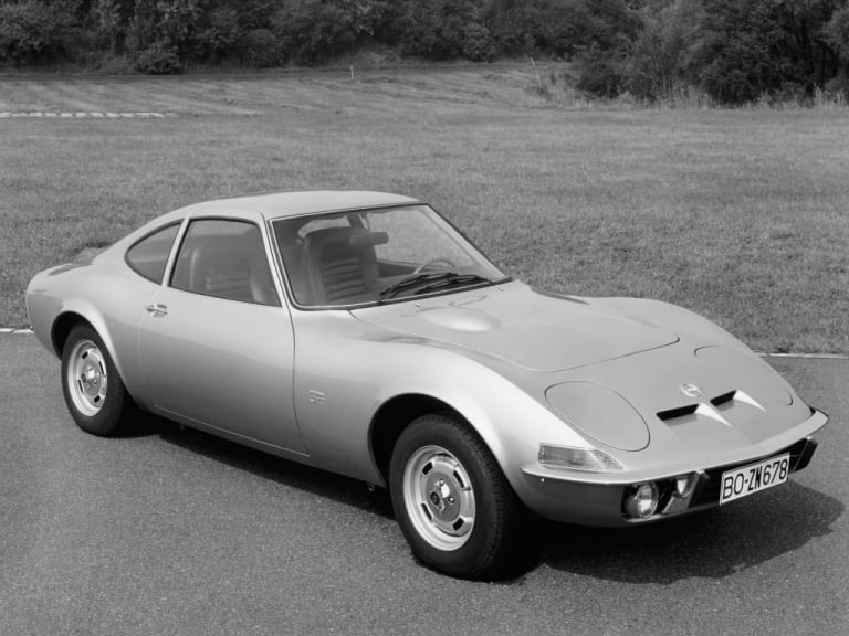 les carrosseries de l'Opel GT seront, pendant un an, fabriquées aux côtés de celles de la 530 chez Brissonneau et Lotz... Un air de famille ?