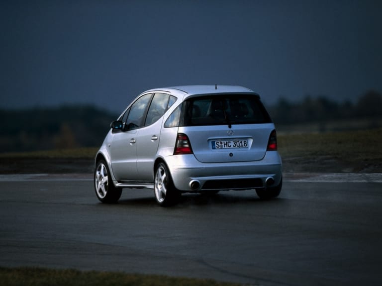 Vue arrière de la Mercedes A32 K réalisée par HWA