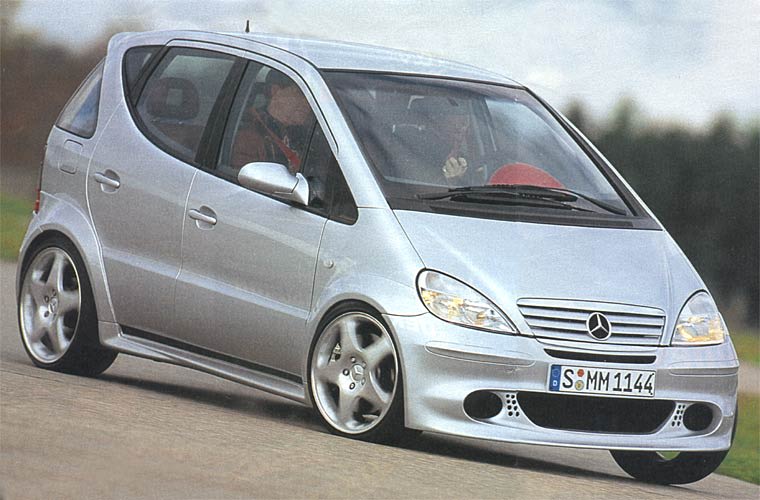 L’A38 AMG en train de rouler sur un circuit