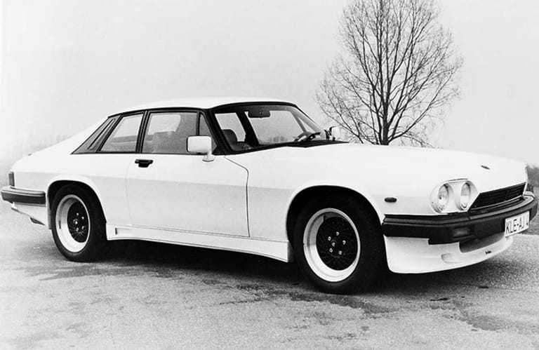 L'AJ2 Coupé (en haut) et l'AJ2 Cabriolet, premier "full cab" sur base XJ-S