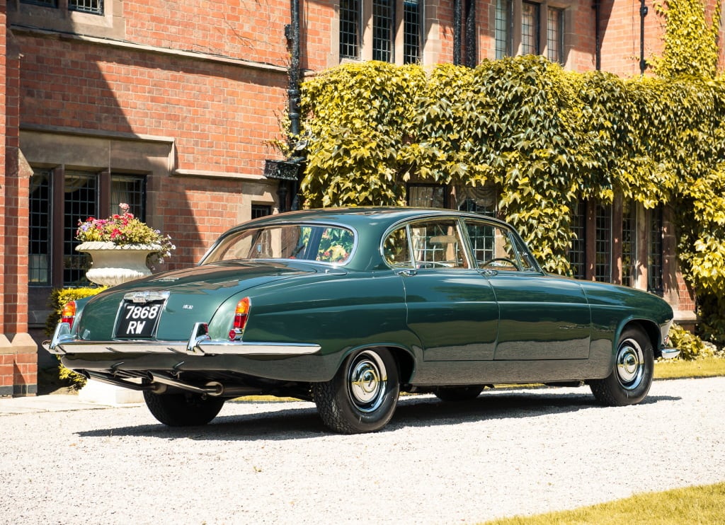 Jaguar Mark X verte vue de trois quarts arrière