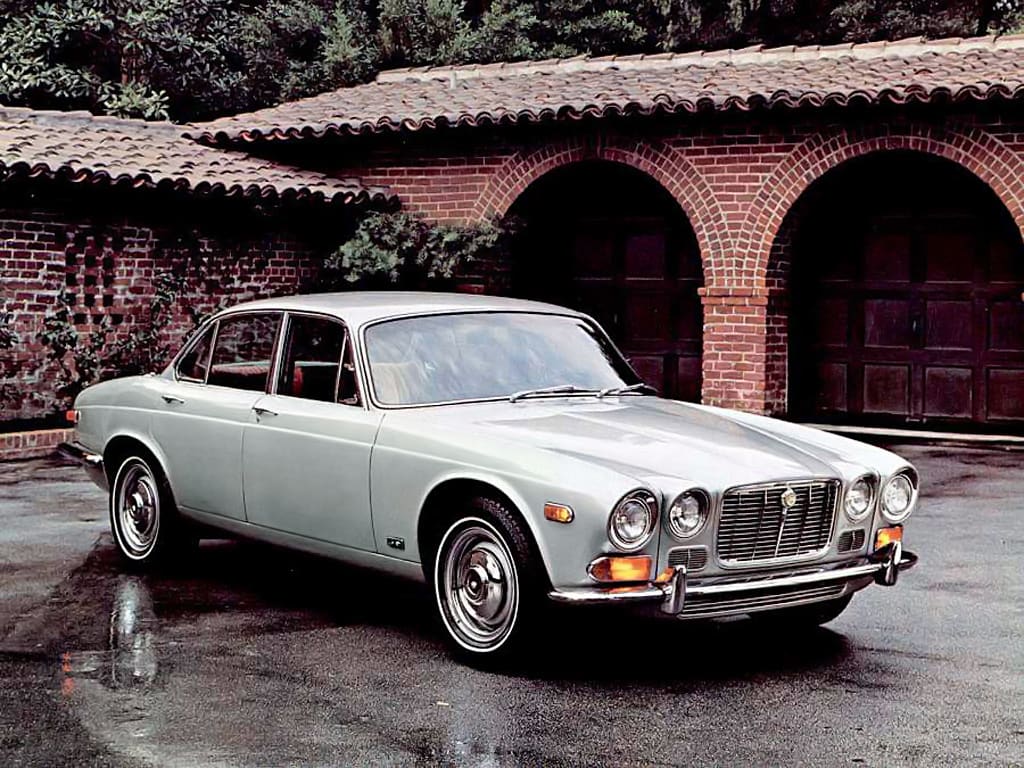Jaguar XJ vue de trois quarts avant