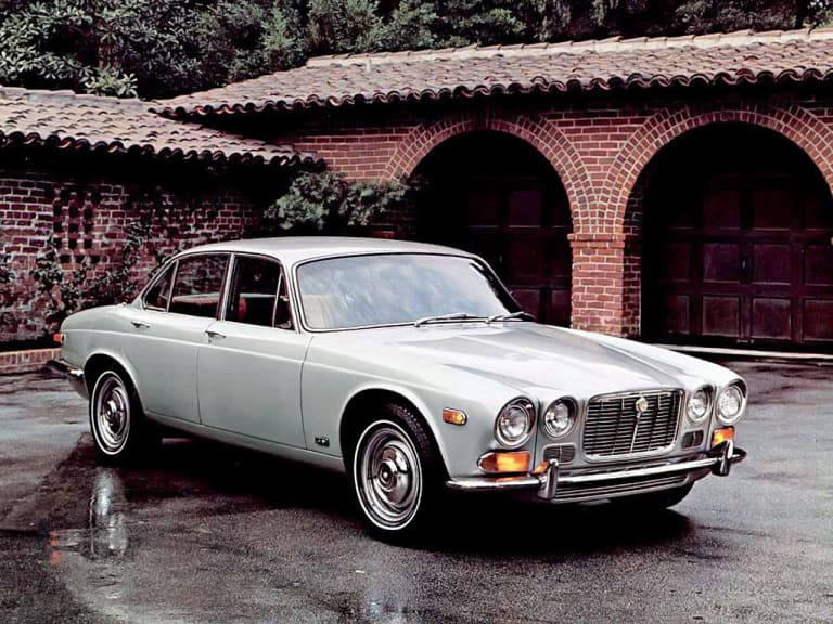 Jaguar XJ vue de trois quarts avant