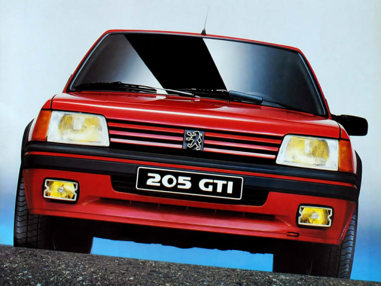 Peugeot 205 GTI rouge vue de face