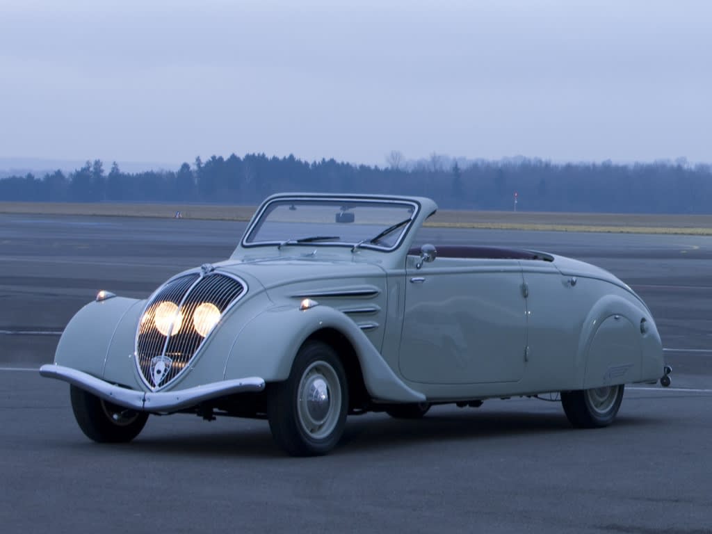 La 402 Eclipse de trois quarts avant