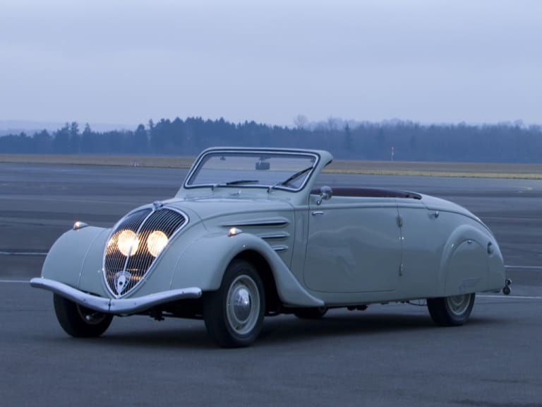 La 402 Eclipse de trois quarts avant