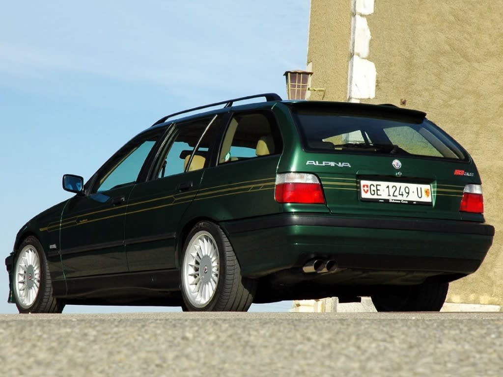 Une B3 3.2 Touring vue de derrière