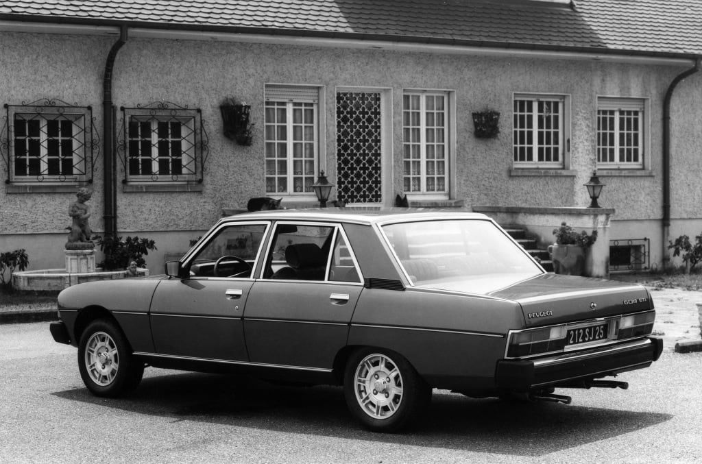 Peugeot 604 vue de côté