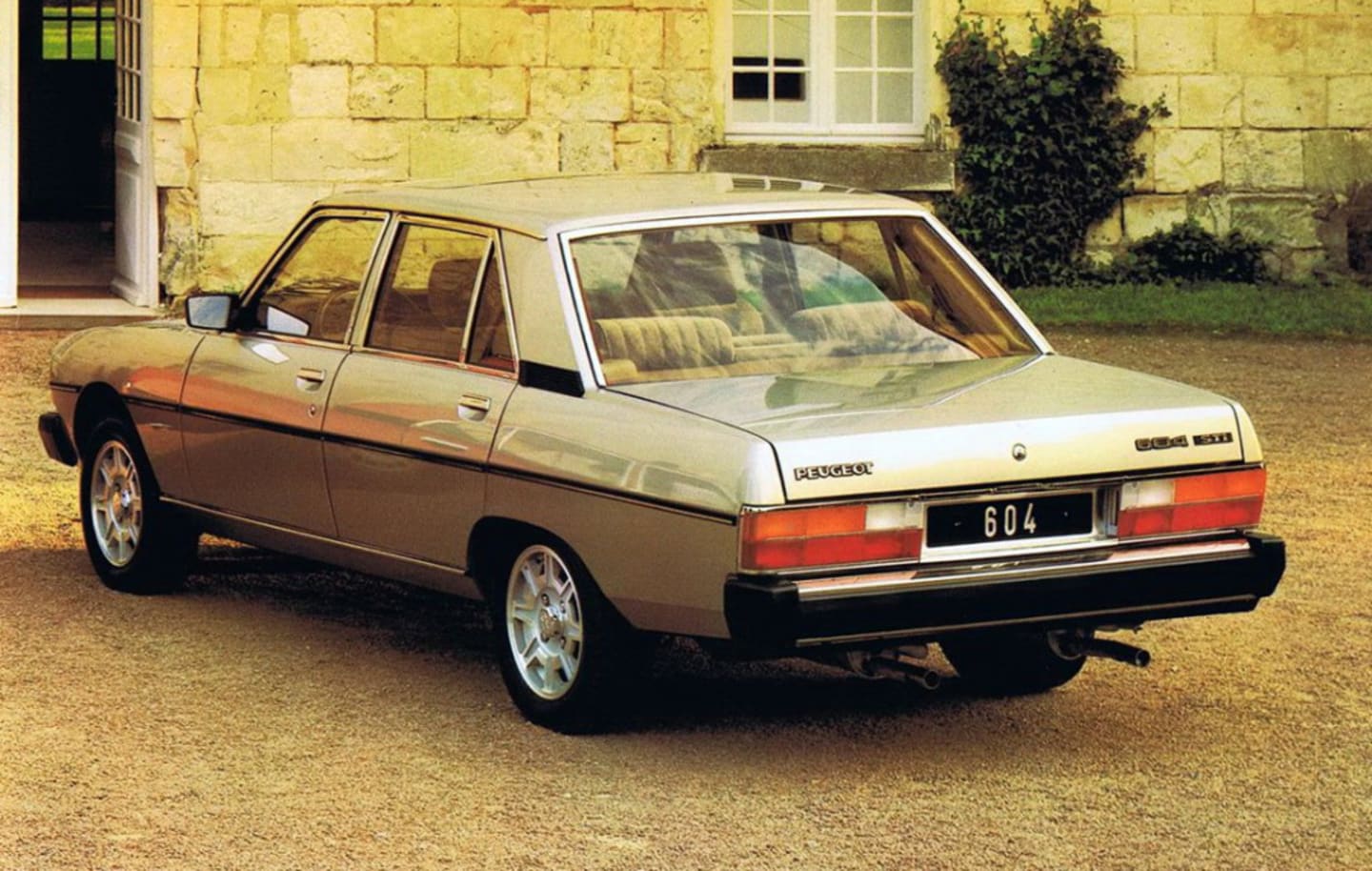 Peugeot 604 vue de derrière
