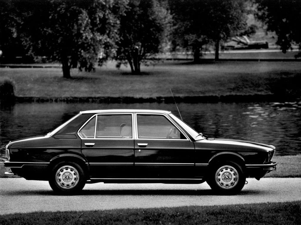 BMW 528i vue de profil