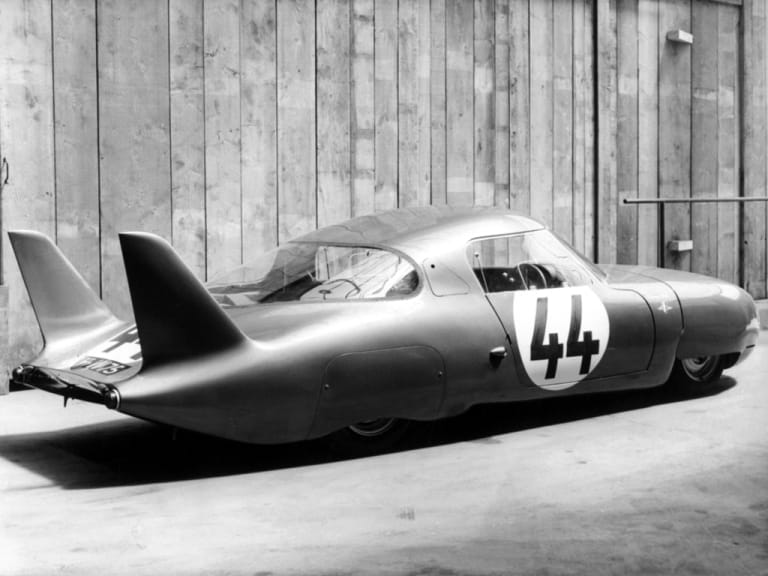 La Panhard CD Le Mans vue de trois quarts arrière