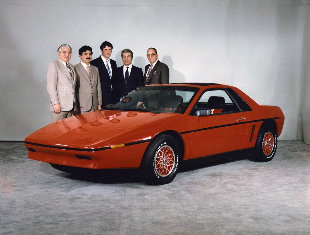 Le prototype de la Pontiac Fiero et ses créateurs en 1981