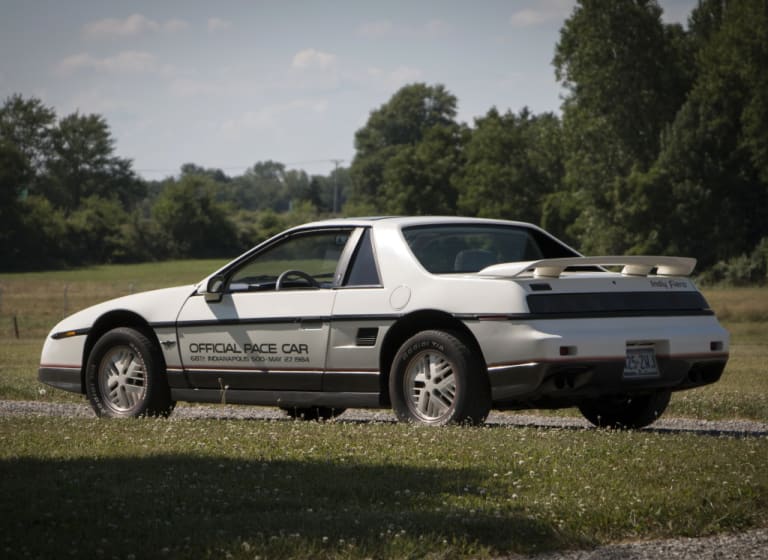 Série limitée “Indy pace car replica” vue de trois quarts arrière