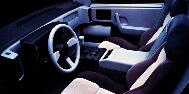 Pontiac Fiero vue de l'intérieur