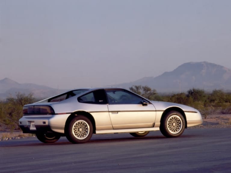Arrière de la Pontiac Fiero GT